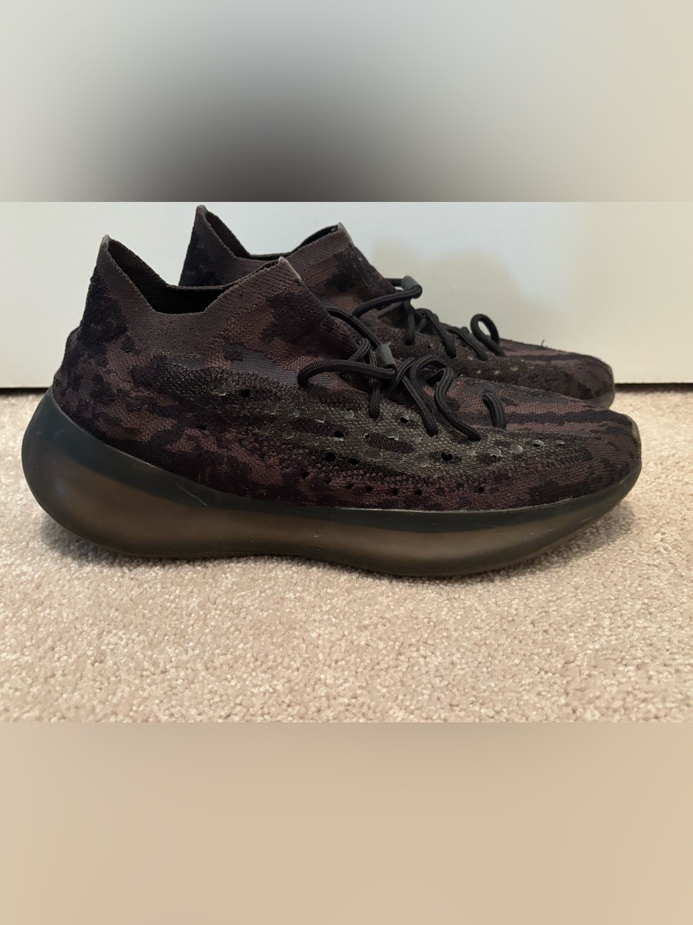 Yeezy Boost 380 Adidas Men's 11 Onyx Primeknit Lace-Up Athletic Sneakers